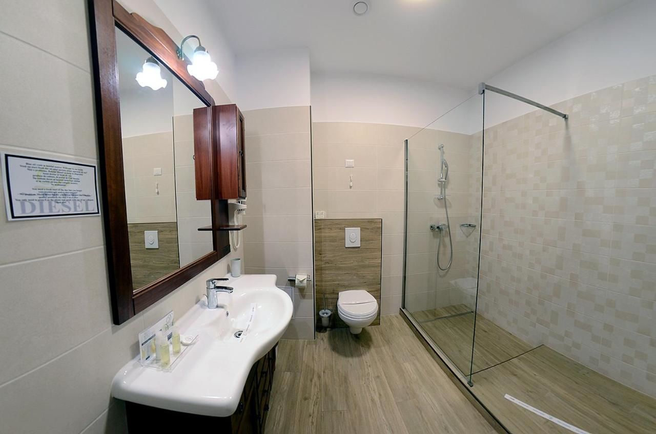 Отель Hotel Diesel Бухарест-11